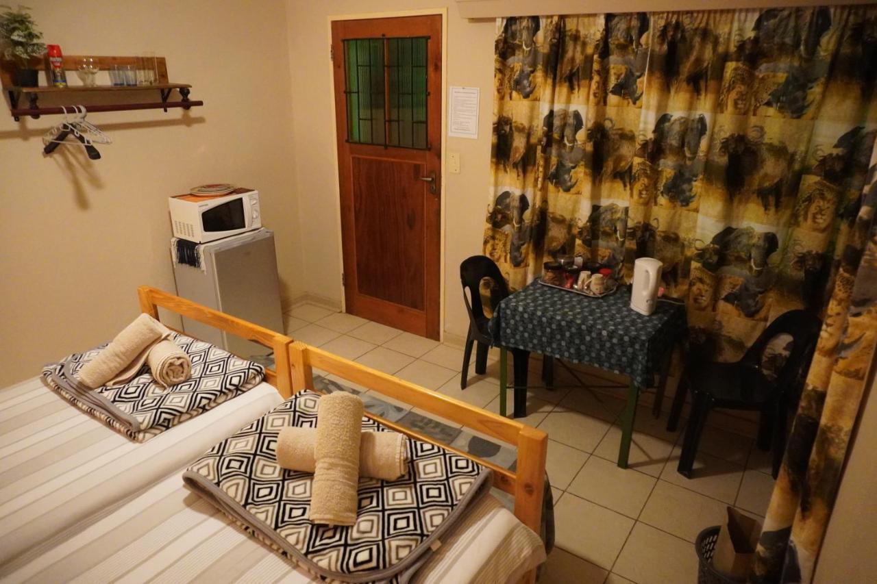 Okahandja Guesthouse Ngoại thất bức ảnh