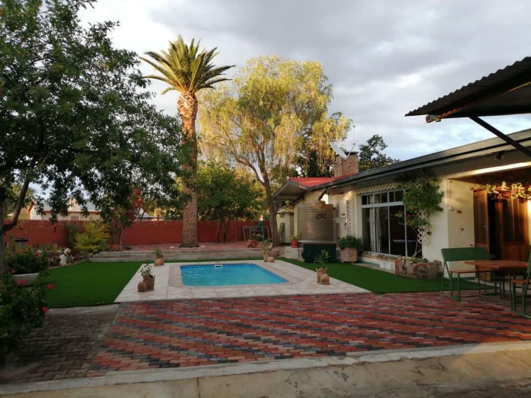 Okahandja Guesthouse Ngoại thất bức ảnh