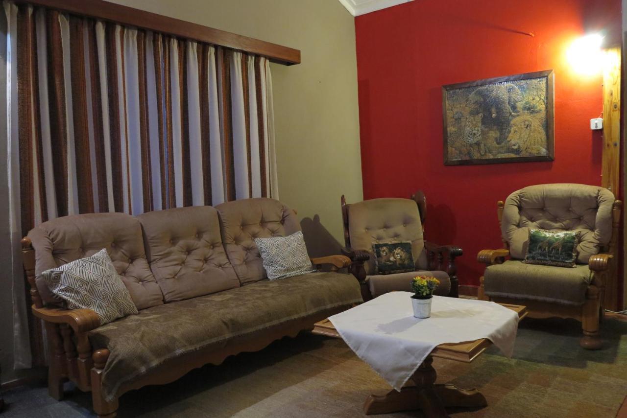 Okahandja Guesthouse Ngoại thất bức ảnh