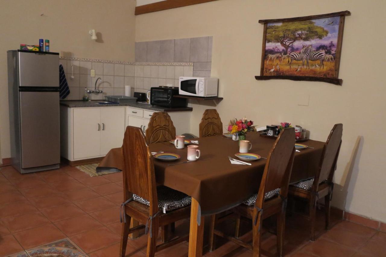Okahandja Guesthouse Ngoại thất bức ảnh